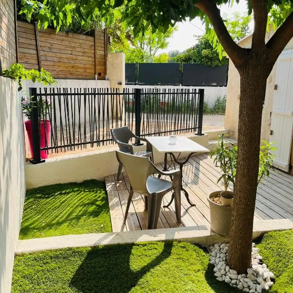 Au charme provençal, hotel u gradu Aloš