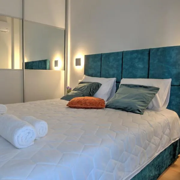 The Cosy luxurious Seaside Apartment, Hotel in Athen