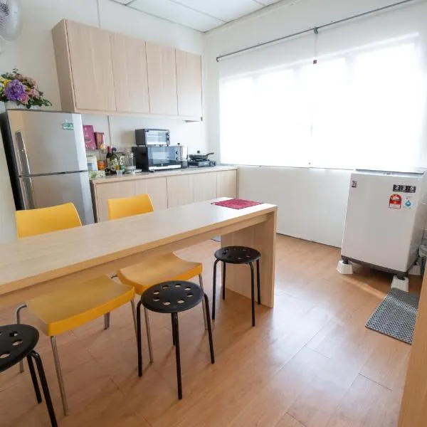 Aimelia guest house, hotel in Petaling Jaya