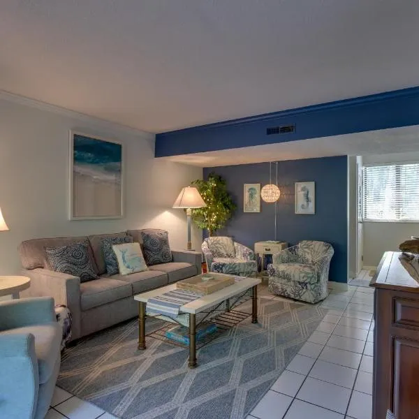 Serene Hilton Head Island Condo with Community Pool!, ξενοδοχείο σε Hilton Head Island