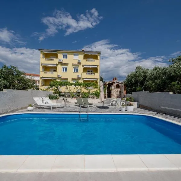 Casa Surya - Apartments with sea view and swimming pool, hotel v destinaci Barbat na Rabu