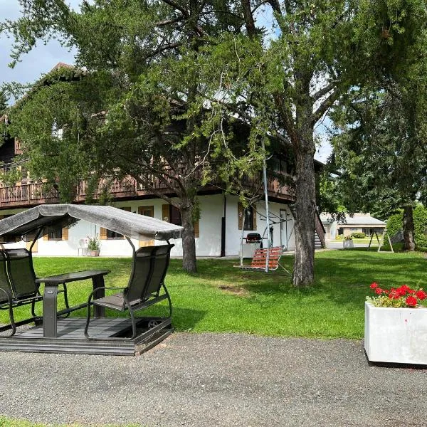 Chalets Montmorency Mont-Sainte-Anne, hotel v destinaci Saint-Férréol-les-Neiges