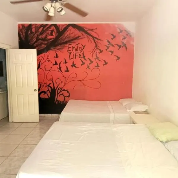 Hotel&Hostal Trinidad, hotel in La Ceiba