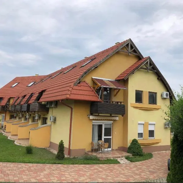 Lagom Apartman，位于久洛的酒店