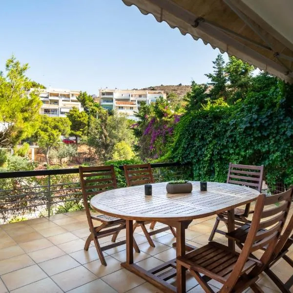 Vouliagmeni Honeymoon Suite, hotel in Athens