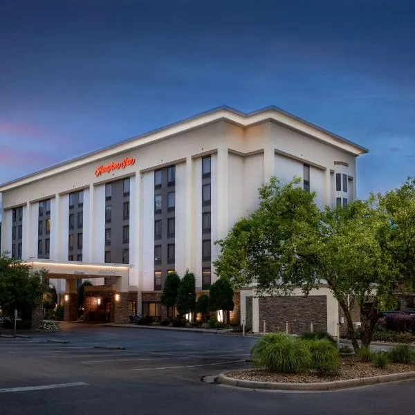 Hampton Inn Columbia I-26/Harbison Blvd, hotel di Columbia