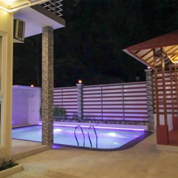 Alulu Luxury Residence - Three Bedroom Villa، فندق في Cikundul