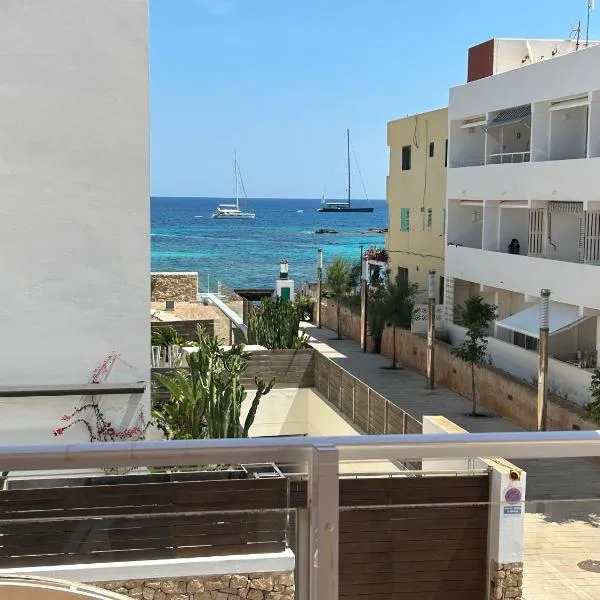 Bilocale vista mare Es Pujols, Hotel in Es Pujols