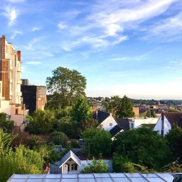 Calm, green & birdsong near the city center, hotel v Bruselu