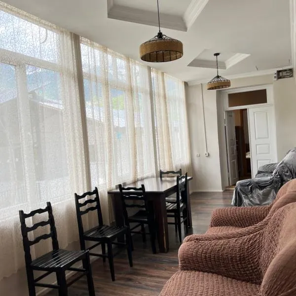 Manoni Ratiani's Hostel，位于Soli的酒店