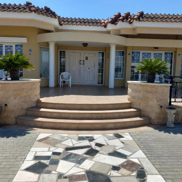 Vasilis House family room, Hotel in Larnaka