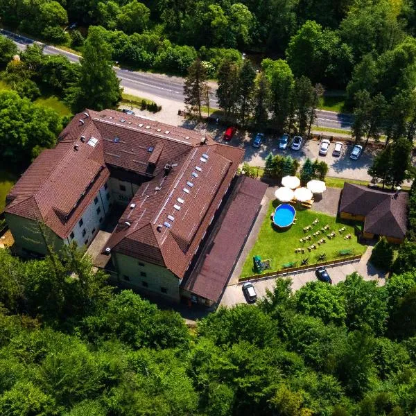 Hotel Vestina，位于维斯瓦的酒店