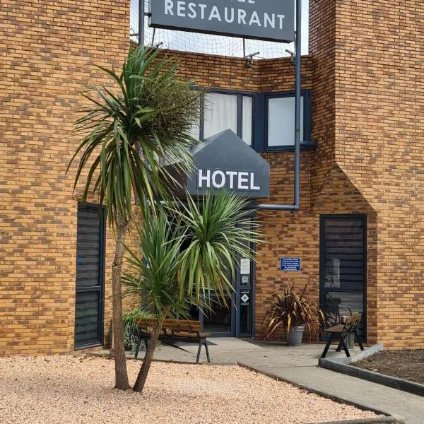 Hôtel L'Etoile Aéroport - A61, hotel in Carcassonne