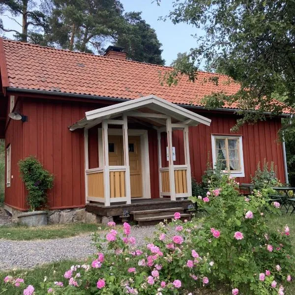 Thorstorps Gård B&B, hotel in Söderköping