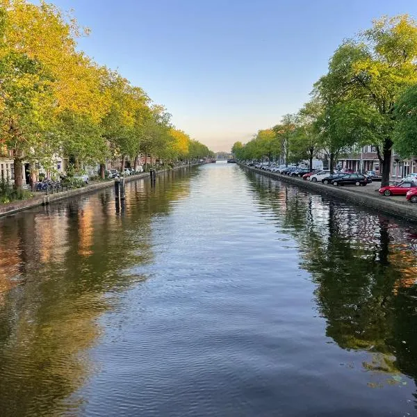 Canal View Stay Amsterdam, hotel v destinaci Amsterdam
