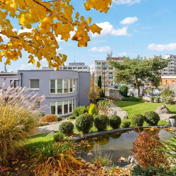 Family apartment with garden view, hotel in Bratislava