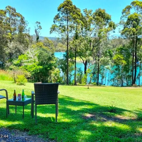 The Glade, peace among the trees on the river, hotel in Urunga
