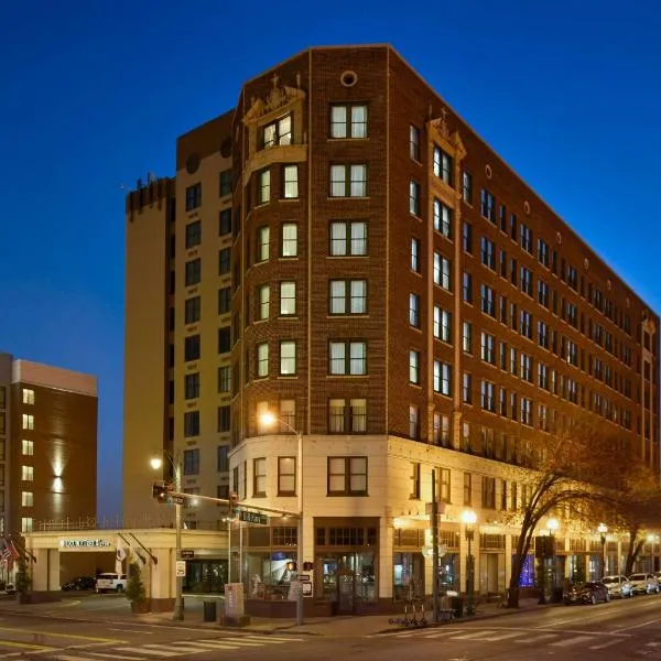 DoubleTree by Hilton Memphis Downtown, hôtel à Memphis