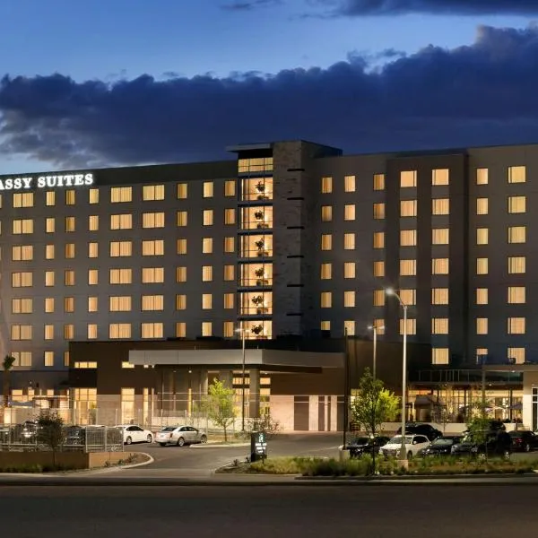 Embassy Suites By Hilton San Antonio Landmark, hotel in San Antonio