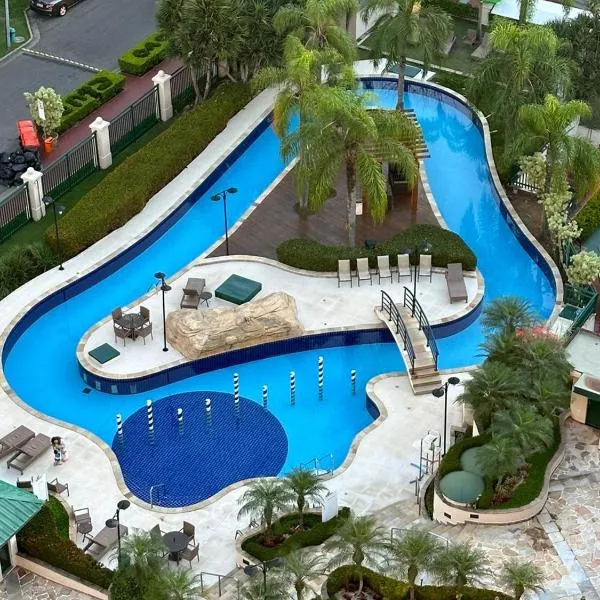 Flat com Vista Panorâmica -15- na Barra da Tijuca - Estacionamento Gratuito - Frigobar - Ar condicionado - Piscina - Academia - Balsa para Praia Grátis - Varanda - Vista Parcial Mar e Lagoa, hotel no Rio de Janeiro