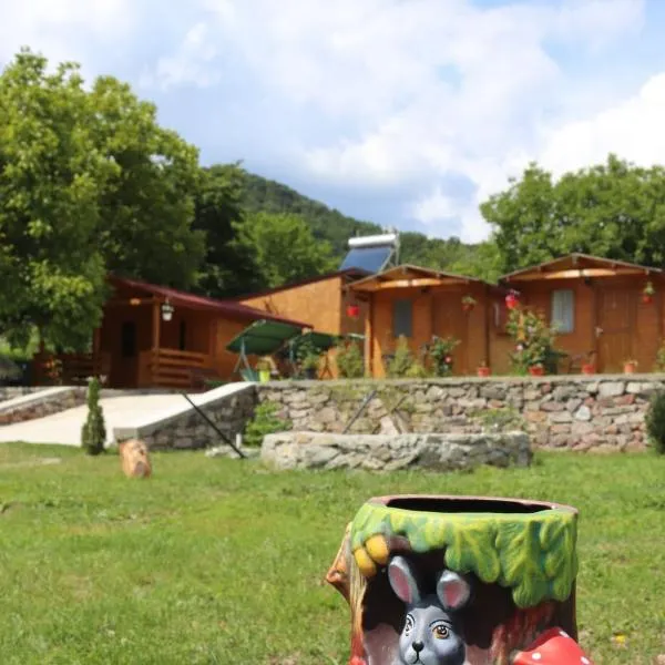 Cabanutele La Denisa, ξενοδοχείο σε Dubova