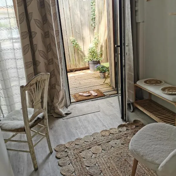 Au Poème du Chêne, Logement indépendant, Calme, Parking gratuit, ξενοδοχείο σε Basse-Goulaine