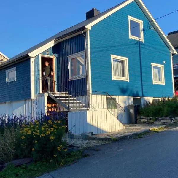 Blue House II at the end of the World, hotel v Mehamnu