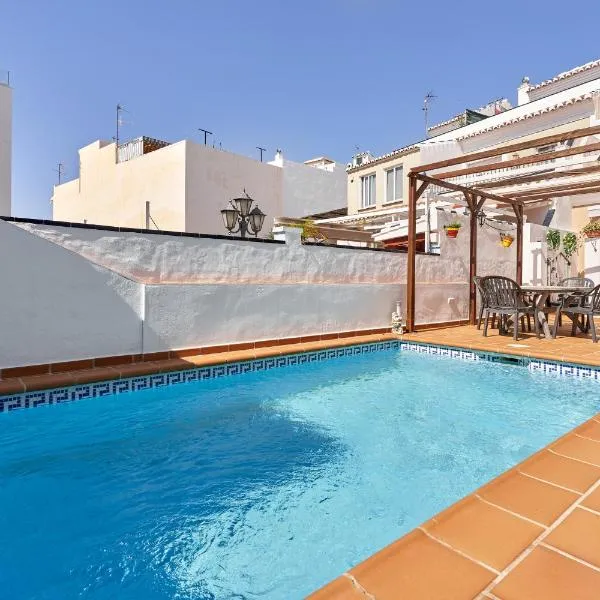 Vivienda con piscina, hotel in Nerja