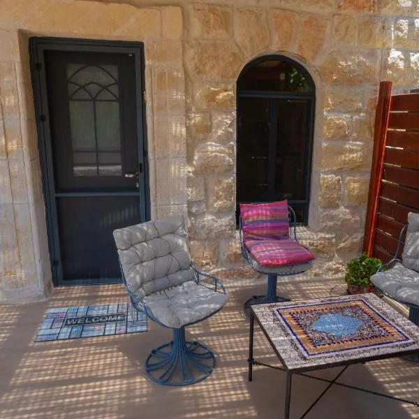 פרלה צימרים, hotel in ‘En Kerem