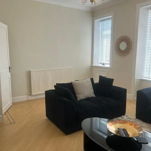 1L Albert Place Maddiston Road Brightons Falkirk FK2 0JX, hotel in Polmont