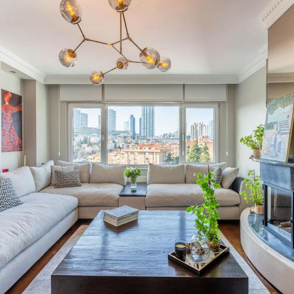 Exquisite House with Balcony and City View in Besiktas