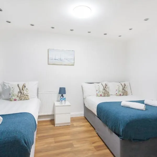 Holloway Budget Apartment - 1 Minute to Emirates Stadium - Next to Station - City Center, hotel in London