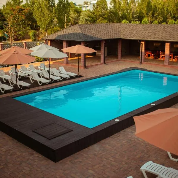 REEF Hotel, Hotel in Koblewe