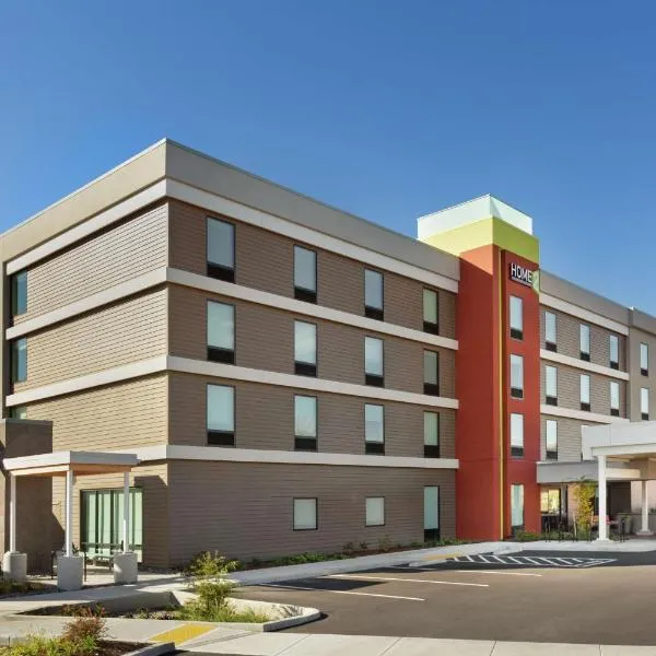 Home2 Suites By Hilton Portland Airport, hotel in Portland