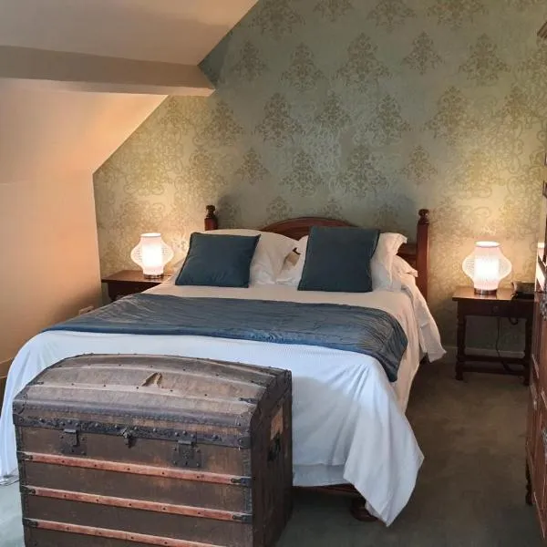 LOGIS - Hôtel & Restaurant Le Gonfalon, khách sạn ở Germigny-lʼEvêque