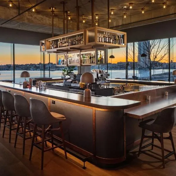 Canopy By Hilton Baltimore Harbor Point - Newly Built，位于巴尔的摩的酒店