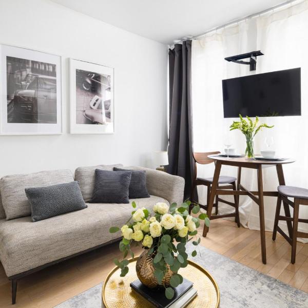 Beautiful 2BD with a Gym near Times Square, New York