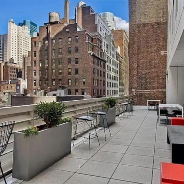 Stylish 2BD with Washer and Dryer near Times Square, New York