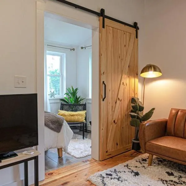 Campfire Cottage Fireplace, fire pit & no chores!, ξενοδοχείο σε Kingston