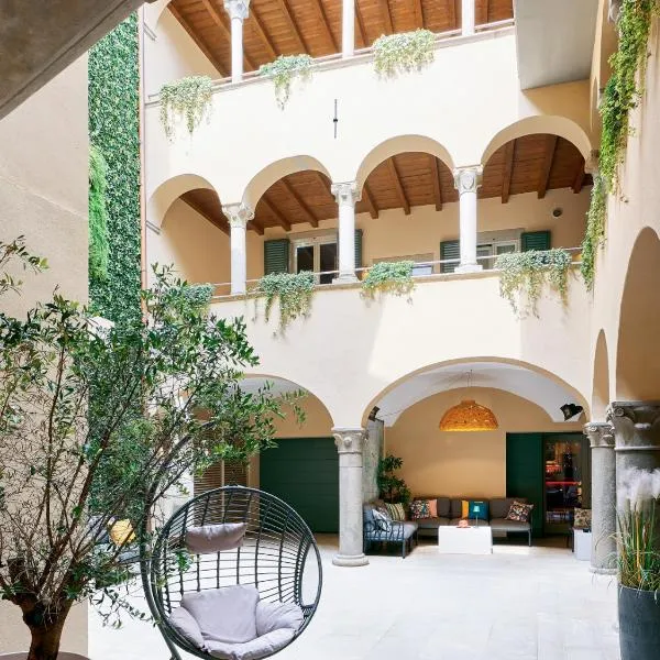 REGO APARTMENTS - Boutique Aparthotel with some off-site apartments in a Charming Historic District close to Upper Town, hotel v Bergamu