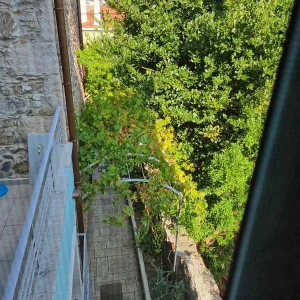 Οικοδέσποινα, hotel in Mytilini