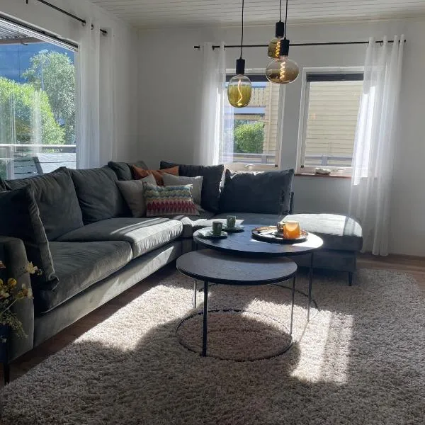 Sentralt beliggende moderne leilighet, Hotel in Mosjøen