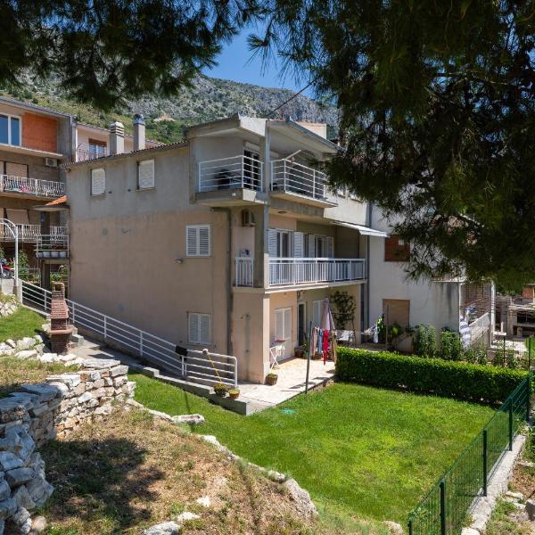 Apartments with a parking space Stanici, Omis - 11421
