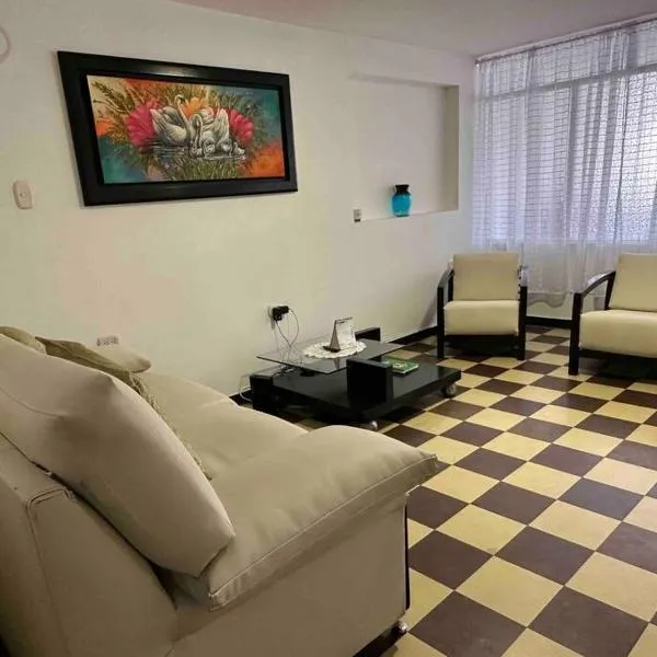 Apto cerca a Clínica del Olaya, candelaria y centro ciudad, hotel in Bogotá