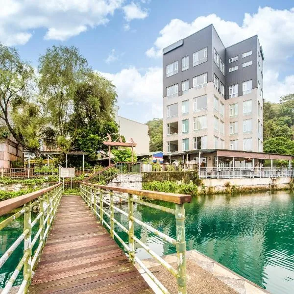 Shui Yang Lakeview House with Elevator, ξενοδοχείο σε Yuchi