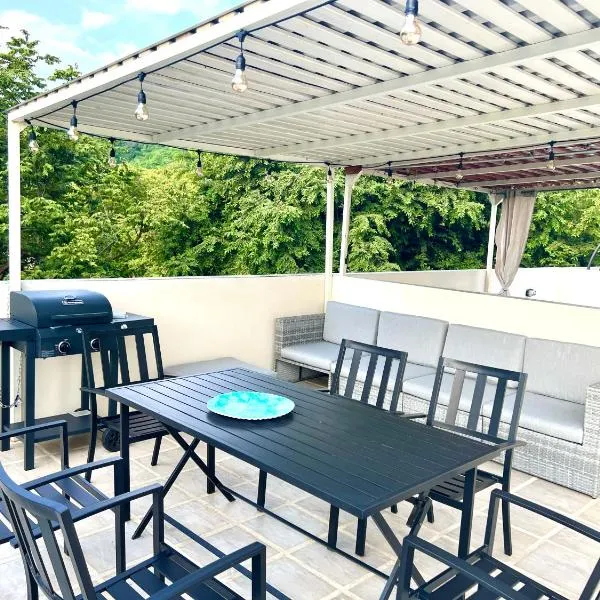 Sunny Tropical Condo And Rooftop Terrace, hotell sihtkohas Coco