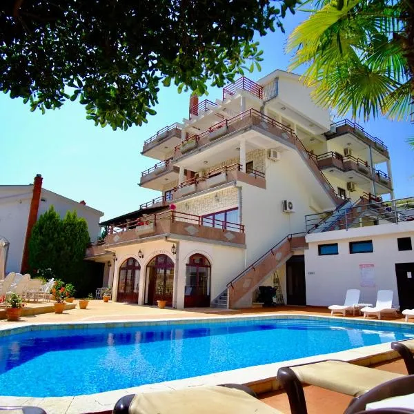 Hotel Kleopatra，烏爾齊尼的飯店