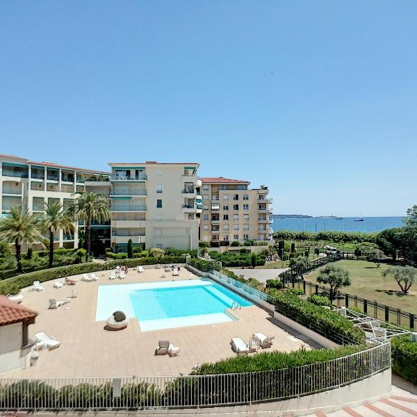 Antibes les Pins 2 Pièces vue mer piscine parking