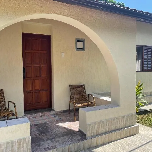 Casa e Kitnet Ilha Grande - RJ, hotel v destinaci Abraão