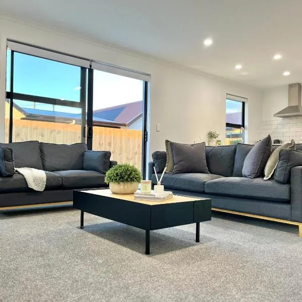 Brand New & Ready for You! By KOSH BNB, hotel in Hamilton